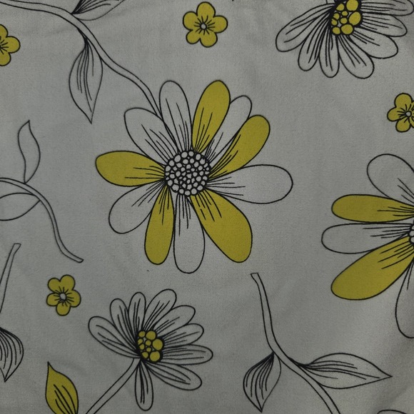 Health Pro Uniform Scrub Top Women's Size Small White Yellow Flowers Medical - Picture 3 of 6